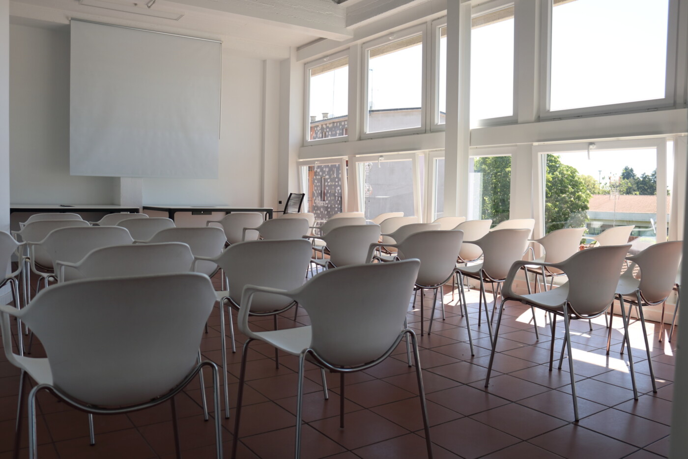 sala_riunioni_coworking_abbiategrasso_2